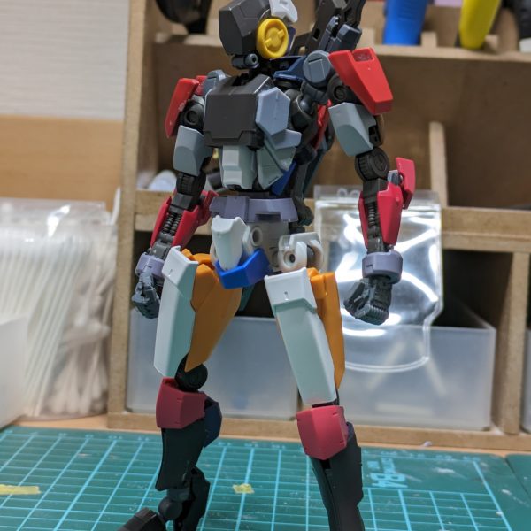 ガンプラのミキシングで人形メカを作ってます。今回は戦闘用（3枚目）