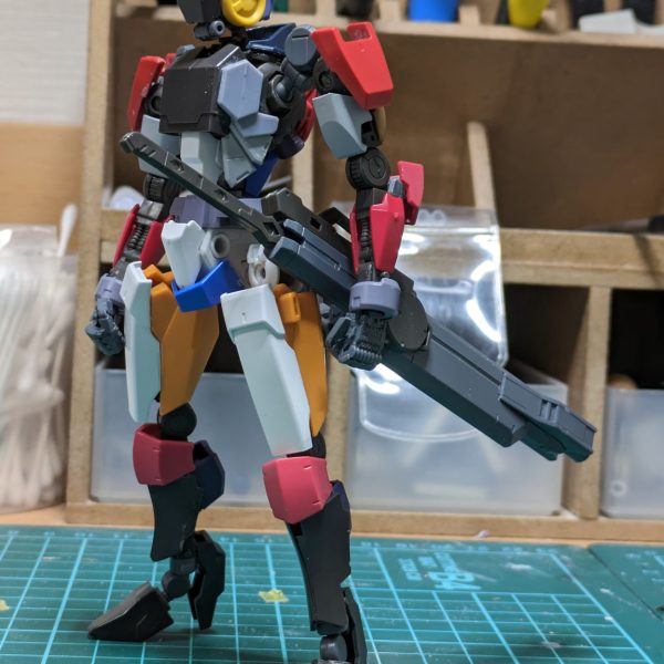 ガンプラのミキシングで人形メカを作ってます。今回は戦闘用（4枚目）