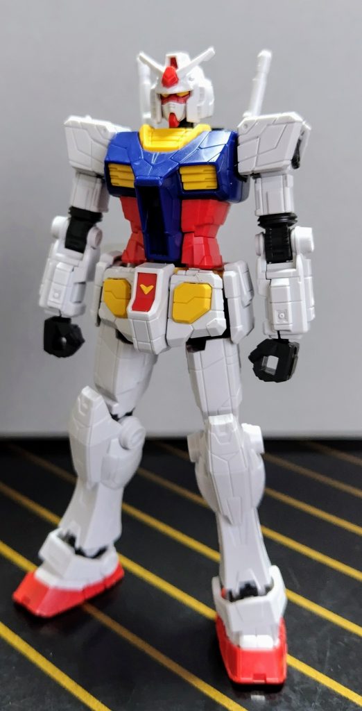 EG版万博ガンダムなのですが、グラスフェザー装備は別売りの為、このまま作るとヨコハマ版オジキになります( ̄▽ ̄;)