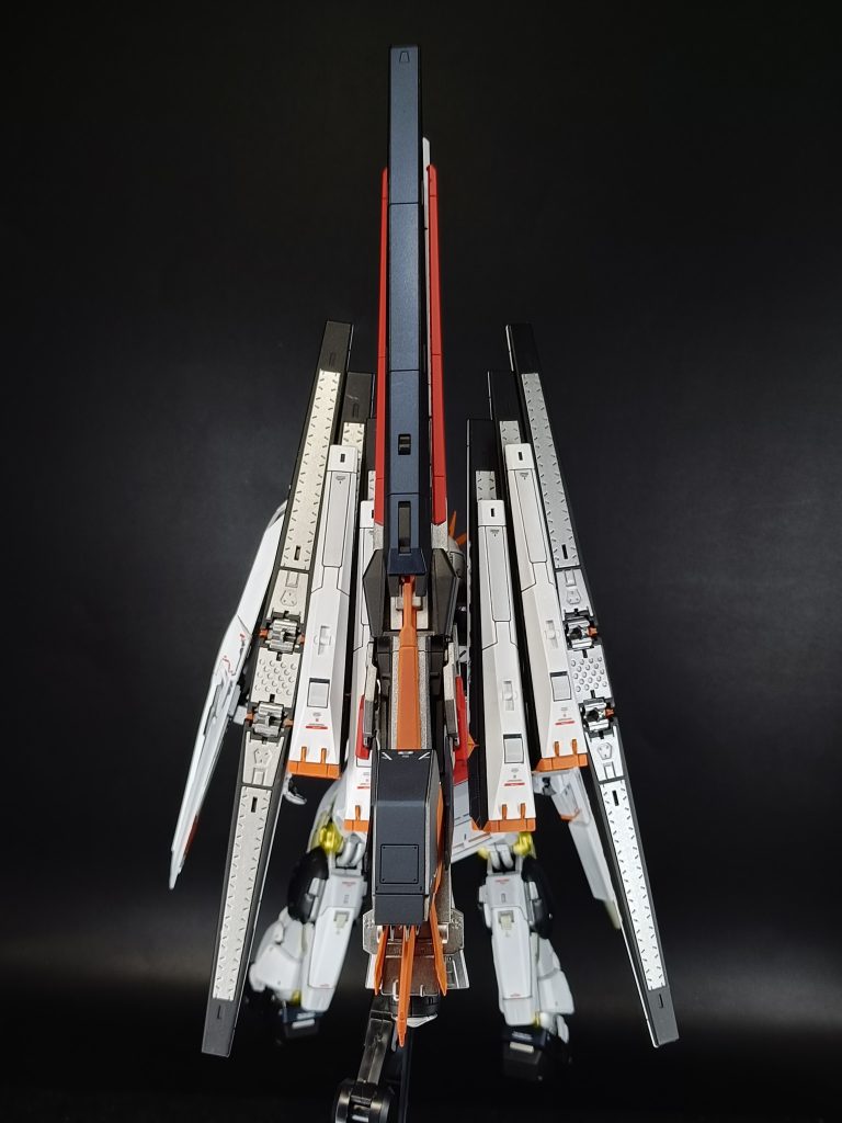 ロングレンジフィンファンネルを中央に装備できるように自作パーツを作成しました。