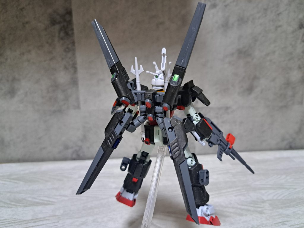 バックパックはフォーエバーガンダムの接続部分を加工して、ラーガンダムのバックパックをくっ付けられる様にしました。