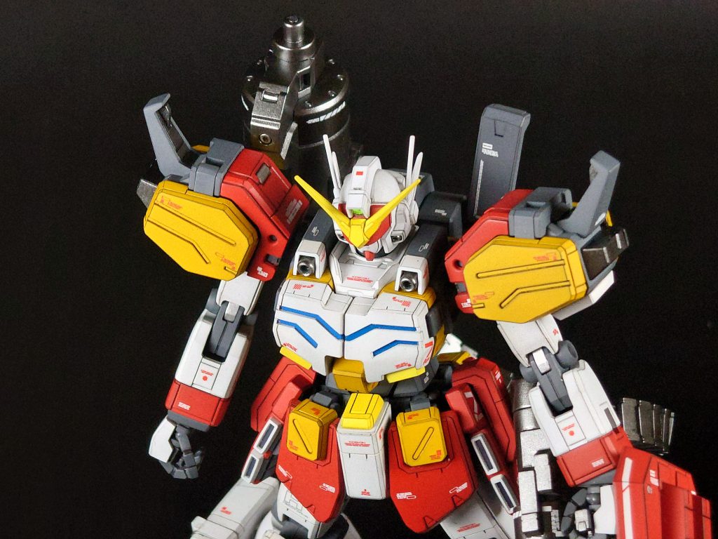 メインカラーは白:ミスターカラーGX クールホワイト赤:ミスターカラーGX ハーマンレッド黄1:ミスターカラーGX キアライエロー黄2:ガイアナスカカラー マンダリンイエロー灰:ガイア メカサフライト銀:ガイア EXシルバー黒:ガイア スターブライトアイアン 銀と黒はミスターカラーGX スーパークリアーIIIで光沢仕上げその他はミスターカラーGX スーパースムースクリアーで艶消し仕上げにしています。