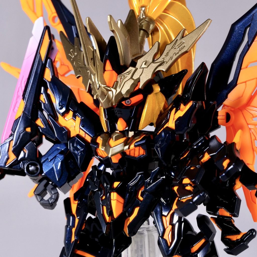 バンシィと言えば!のガイアカラー/プリズムブルーブラックをふんだんに使い、サイコフレームに蛍光オレンジをド直球で差し込みました。