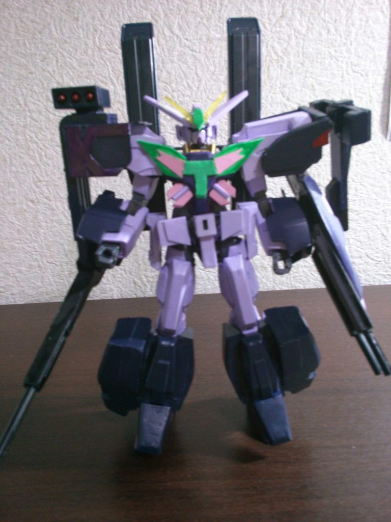 砲撃戦に特化したジャケット(名称忘れた)。さまざまなキットのジャンクパーツを流用している。一部武器はフルスクラッチ。