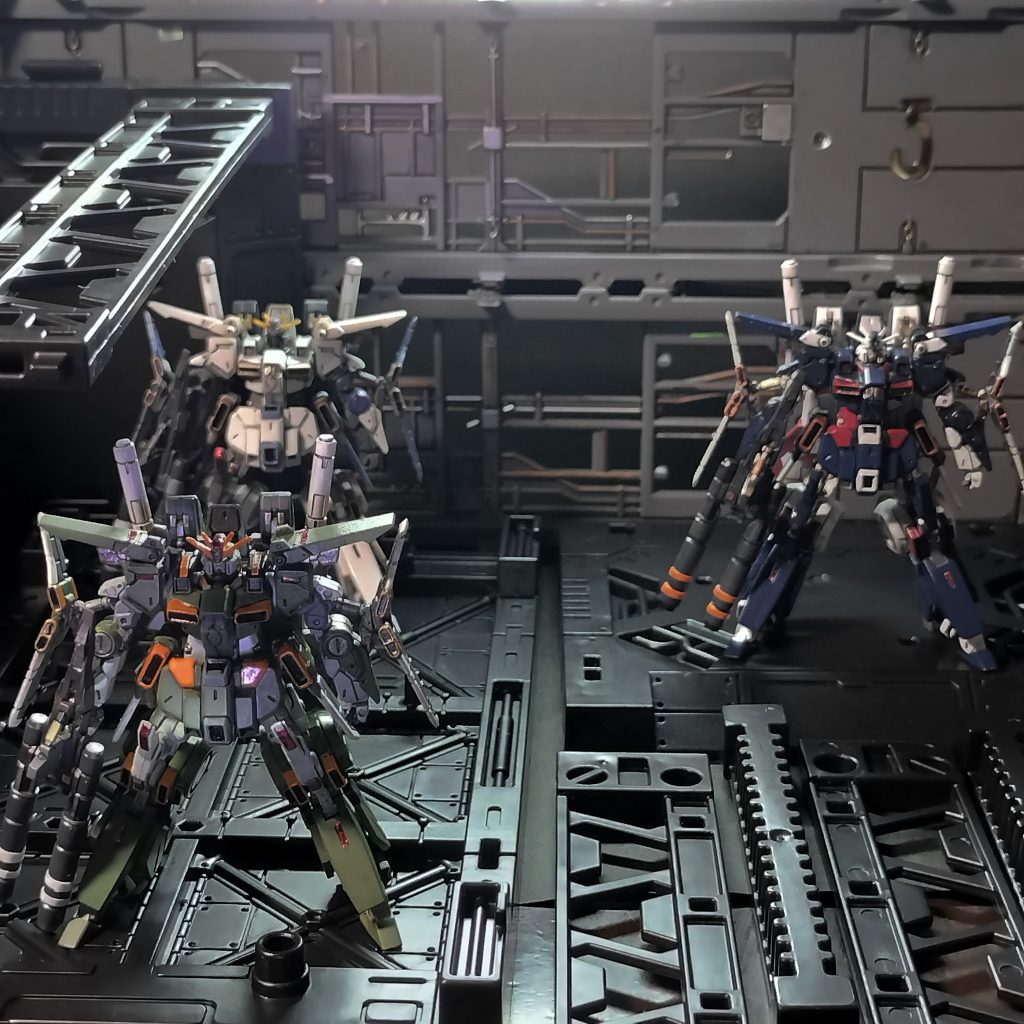 14.    でもまあ、フルアーマーガンダムカラーに塗るZZ、これはこれで楽しかったです。悪くはないのではないかと・・・。