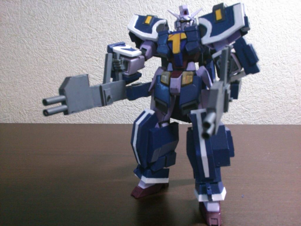 背部のキャノンと、両肩のバルカンを接続して運用することも可能。