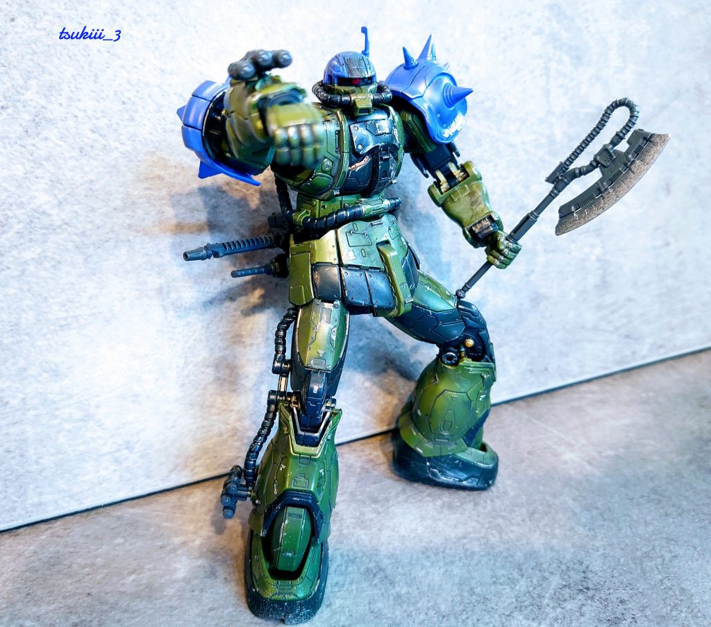 ロケットランチャーを両腕両足に装備。近接戦闘型としています。