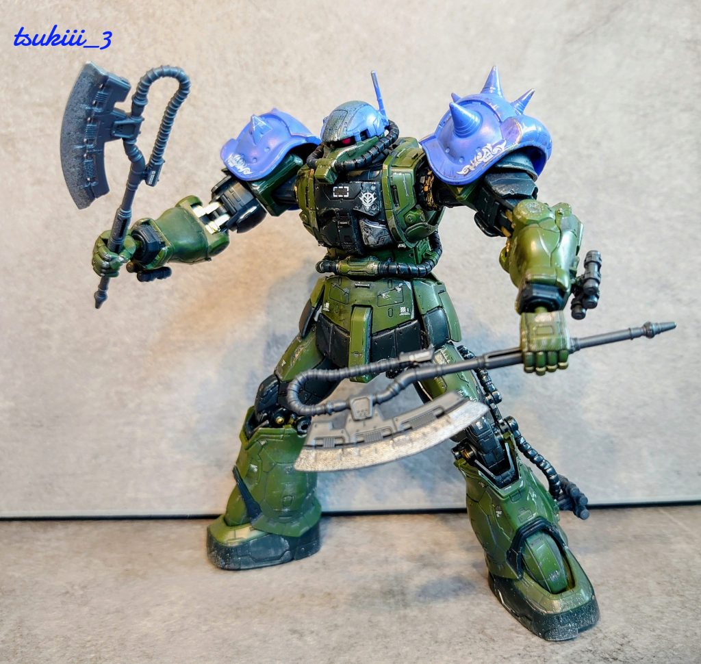 今回こだわったのは、ヒートホークの刃。擦れを単色塗装→グラデーション塗装で表現しました。