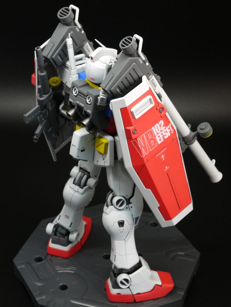 備考・気を付けてはいますが、小キズやホコリの付着などの欠陥はあります。・スカートの裏は見えないのでディテールアップしていません。グレーで塗りつぶしています。・ビームサーベル先端のランドセルに刺さっている部分は塗装が剥がれています。・ビームサーベルの刀身はランナーからの切りっぱなしです。・バズーカの保持力はほぼありません。グリップを握らせて肩に掛けることでバランスを取っています。