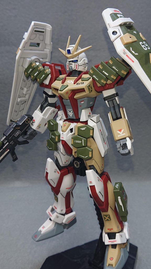 頭部       :トライバーニング胴体       :ストライク腰部       :ストライク肩        :ストライク+シールド腕部       :ストライク脚部       :ストライクバックパック:オリジナル大型キャノン武装       :大型シールド(30MM)           ビームライフル(ストライク)