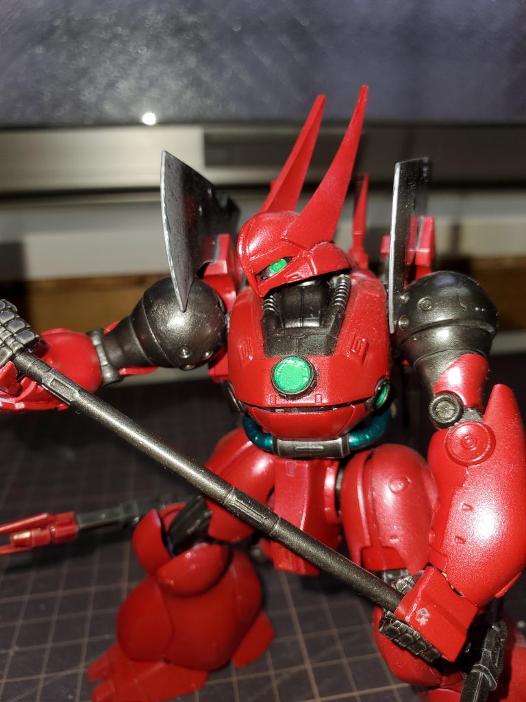 本当はモノアイもちゃんとあるんですが、奥まり過ぎているのと、反射を考えていなかったので全く見えず…