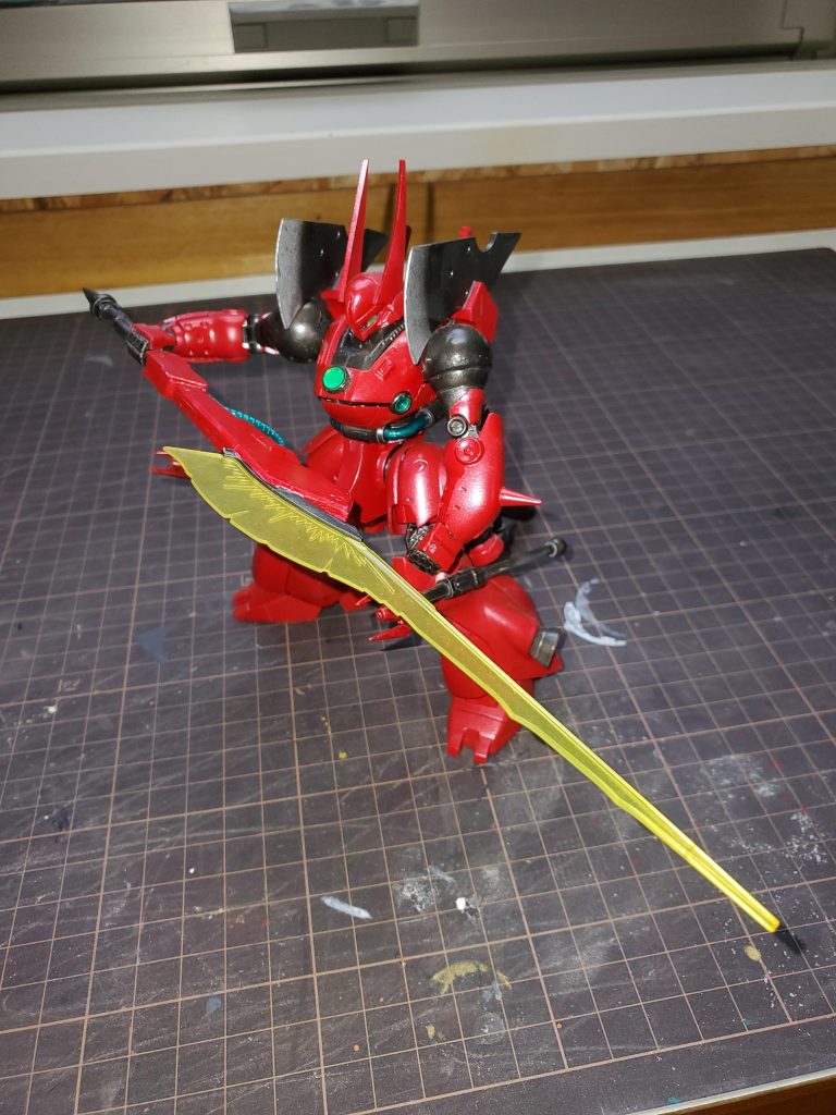 腰にマウントされている、ビームアックスです。マウントされている武装では1番出力があり、切り札となっております。