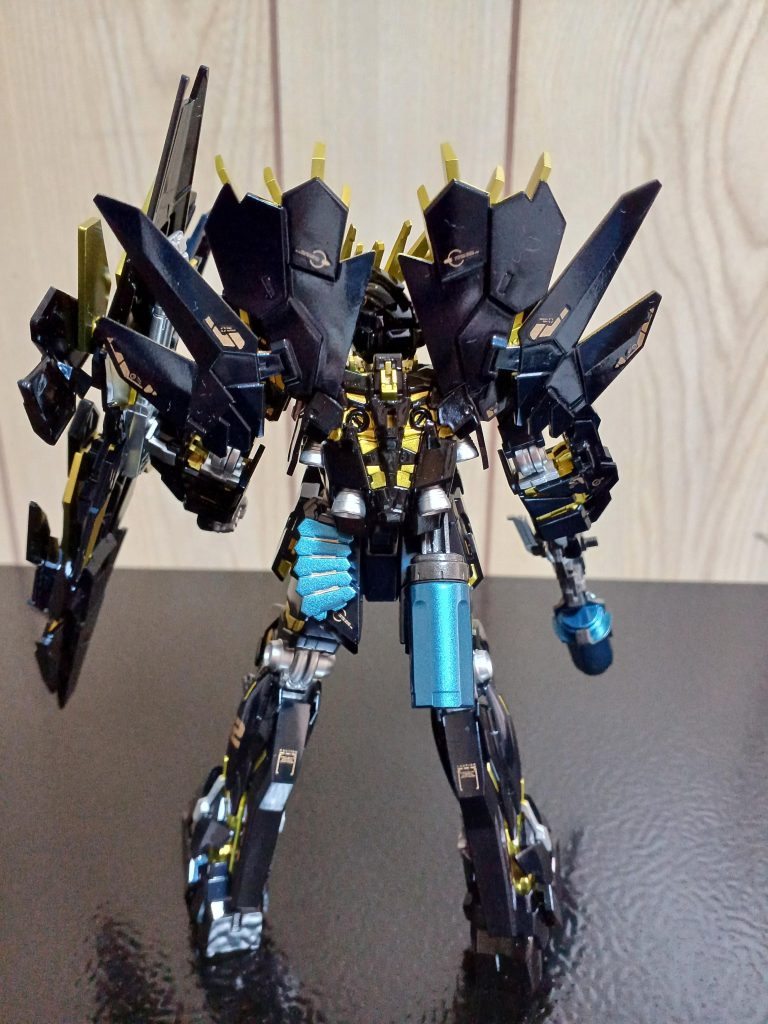 バックから。当時、まだ手探り状態で苦戦しました(gundam-kao5)