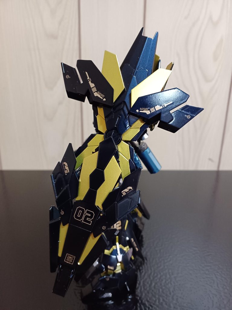 アームド・アーマーDE(シールド/メガキャノン)が重いので、装着させると保持力が厳しいですね(gundam-kao5)