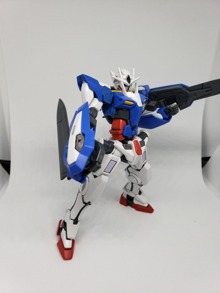 最後まで長々とお付き合いいただき有り難うございます🙇♀️創って暫く後に気付いたのですが、胴体が短かったんです‼️🤣頭1つ分ほどちっちゃくて😅慌てて胴の延長をしました‼️😖💦これで、他の機体にも(物理的に)肩を並べて立つ事が出来る様に成りました❗ 余り物で創ったとは思えない出来に、お気に入りランクがグッと上がってます😊皆さんのご感想をいただけると幸いです🎵