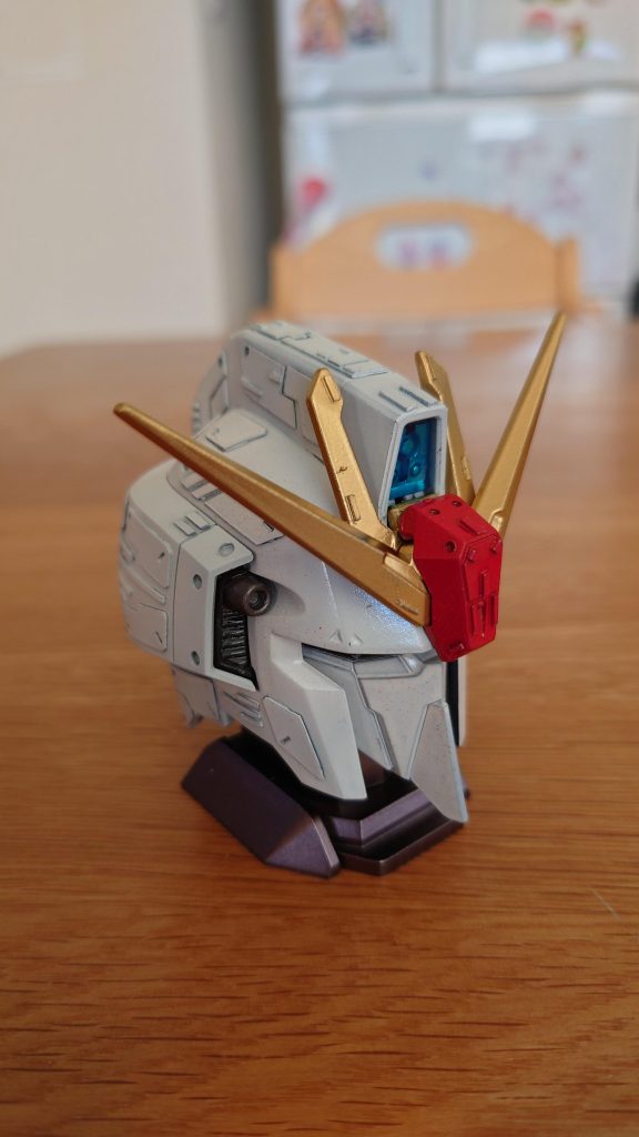 ガンダムマーカーエアブラシシステムで塗装しています