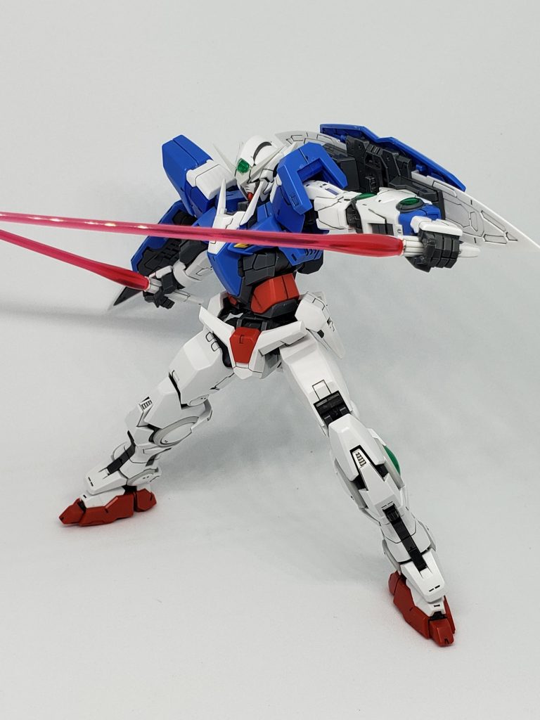 メイン…と言うか、唯一の武装であるビームサーベル❗多少のリメイクはされているにせよ、いわゆるビームサーベルです。それ以上でも、以下でも有りません。これは、グリップを収納する所が作れなかったので常に持っていなければ成りません😥