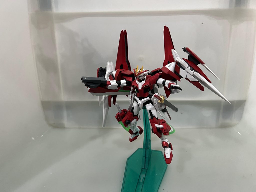 射撃戦としては、オリジナルの00Rと比べて、我の00HはGN-SWORD IIを放棄しましたが、相手を嫌がらせするためにオーライザーGNミサイルを維持しているため、最もよく使用される射撃戦兵器はGN-SWORD IIIのみであるため、弱いかもしれません。作為射擊戰可能會比較弱因為相比起本的00R 我的00H捨棄了GN-SWORD II, 但還有保留O rasier 的GN飛彈作為搔擾對手用, 所以最常用的射擊戰武裝就只有GN-SWORD IIIAs a shooting battle, it may be weaker because compared to the original 00R, my 00H abandoned the GN-SWORD II, but still kept the O rasier GN missile to harass the opponent, so the most commonly used shooting battle weapon is only the GN-SWORD III