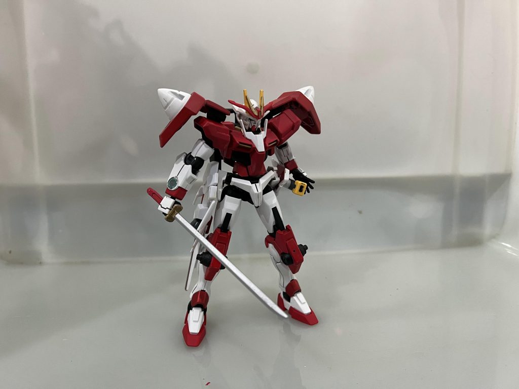 最終決戦では、戦闘で全ての武器が破壊され、近接戦闘に使える最後の刀「GN紅蓮丸」のみが使用可能となる。最終決戰的樣子, 全部的武裝都在戰鬥中報廢,只能用最後的打刀: GN紅連丸, 進行接近戰The final battle form, all weapons were destroyed in the battle, and only the last katana: GN gurenmaru, can be used for close combat.