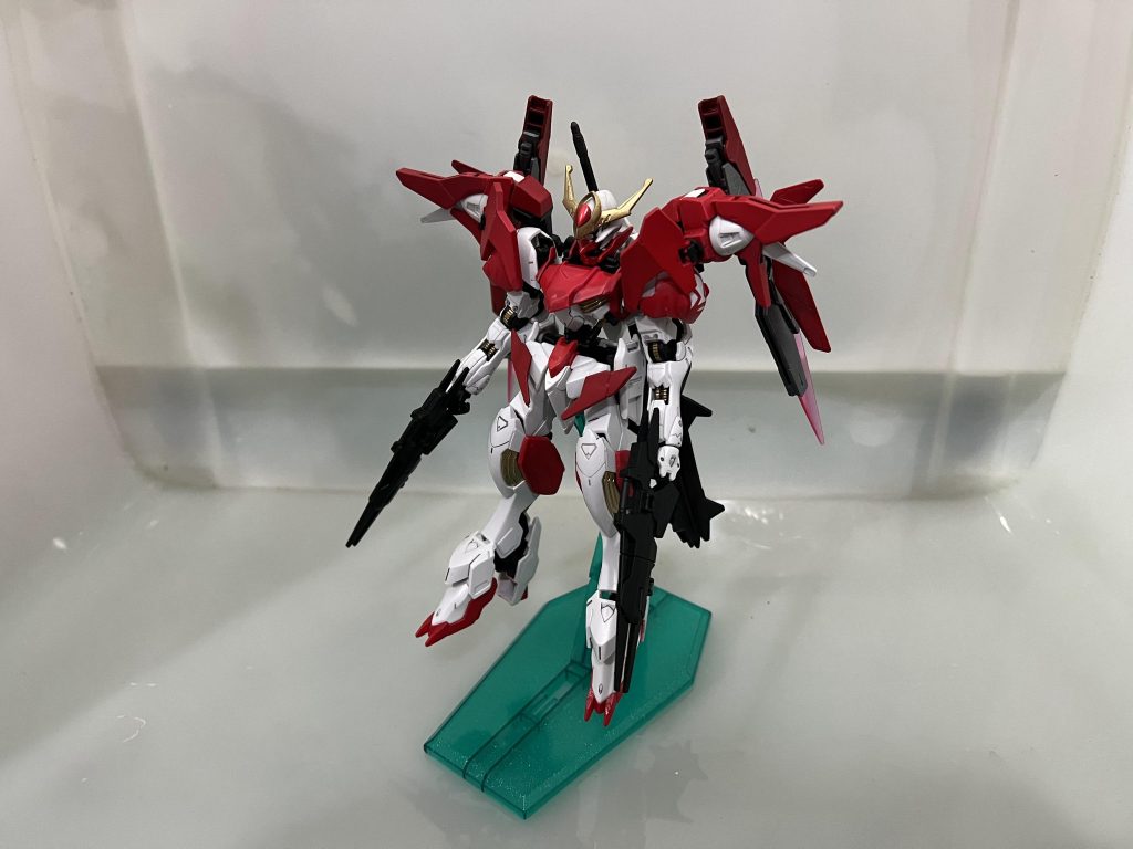 フル装備の外観 近接戦闘が可能で、高速移動も可能、遠距離戦闘用の武装を追加全裝備外觀可進行近戰和高速移動，並配有遠程戰鬥的附加武器Fully equipped appearance Capable of close combat and high speed movement, with additional weapons for long-range combat