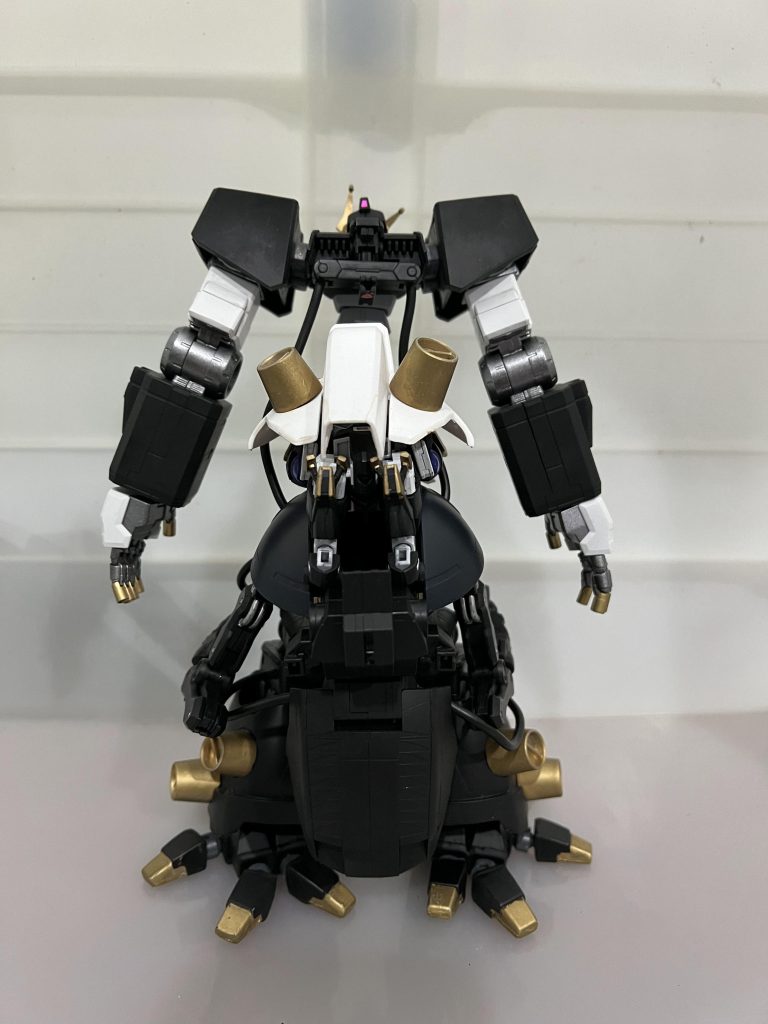 後ろ姿、そして下半身に隠された機構も作りました背後的樣子,而我也在下半身做了些隱藏機關The back view, and I also made some hidden mechanisms in the lower body