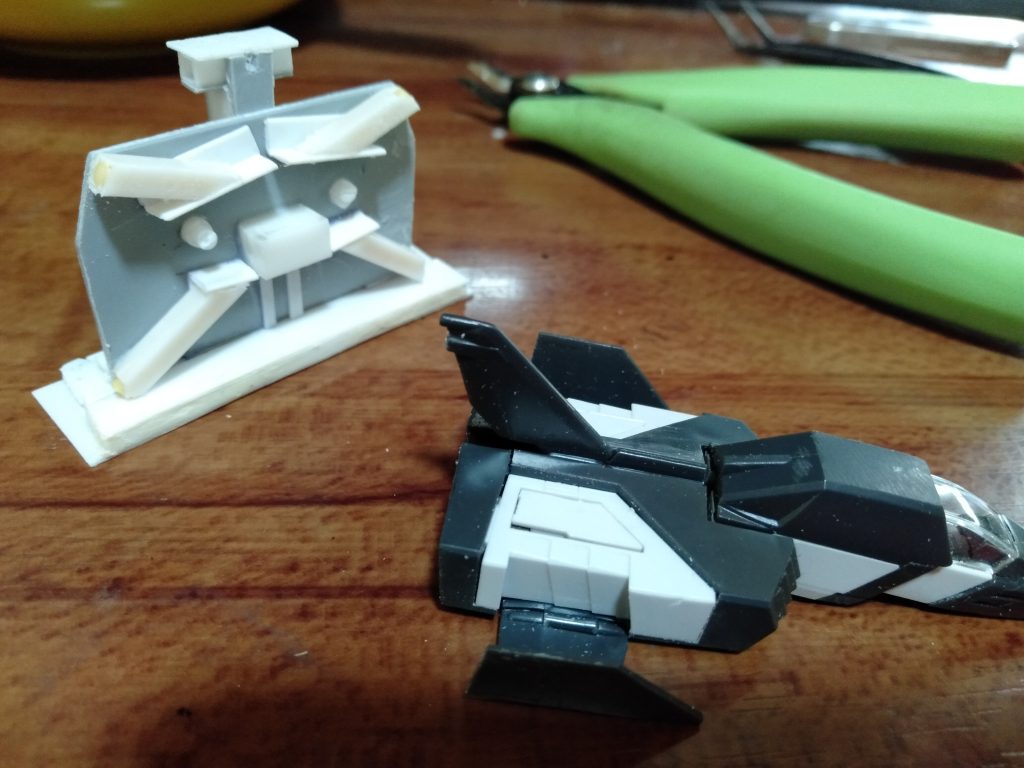 こういう感じに製作しここから少し改造しました、あくまで装備されてる”イージィモード”用の簡易合体システムとような。コアファイターは昔のガンダムくじで、コアファイター賞のキットを使いました、ダブりで持ってる分（笑）