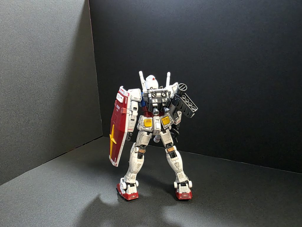 もうちょい寄ればよかったバックショット。膝裏のメタリックデカールの端が剝がれてくるのが気になって仕方ない。