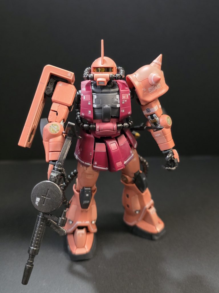 コックピットが開くのはさすがRG、芸が細かい。胴体と腰のジョイントが上手くハマらないのが気になる。