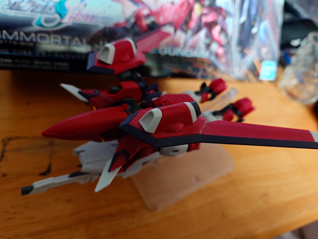 大気圏を耐えきるライフルさん・・毎度のことですが撮り終えてから変形に気づきます・・・・