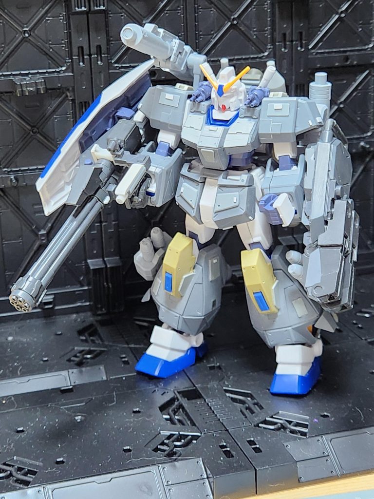 塗装前はこんな感じです。HGは気兼ねなく改造出来るのでいいですね。