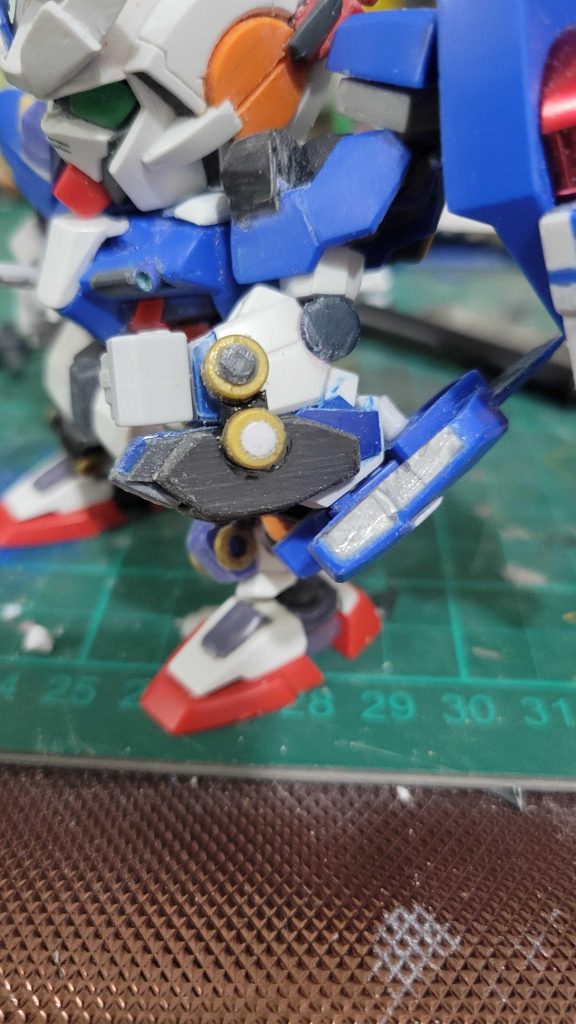 左腕の鎧は昨年ゲームが停滞した原因の一つでした。あまりにも複雑だったので、多くのデザイン調整が行われました。