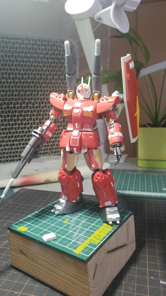 腕、胴、キャノン、ライフル等を各所延長。太ももをボリュームアップ、肩アーマーをポン付け、その他各所をディテールアップ。