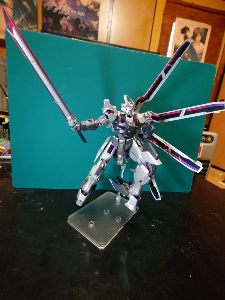 シルバーに白デカールは見えないね。