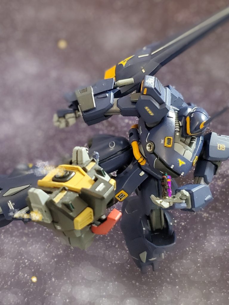 機体から飛び出しアクト・ケンプファーの手のひらでゼロに飛びつくレイラ😌🎵互いの無事を確認しながら抱きしめ合う二人💖👧『もう会えないと思ったじゃない💦本当に生きててくれてよかった…😢✨』👦『俺ももう助からないと思ったんだが…レイラにまだ伝えられてない事がある❗と思ったら必死で各パーツをパージして誘爆を防いでいたよ🤭』👧『本当に無事でよかった…😢✨それで伝えていない事って…なに？』👦『それは…船に戻ったらちゃんと言わせてもらうよ👍️』艦隊へと帰投する中、レイラは考えた…🤔( 確かに見たビジョンは変えられないけど、その先の未来は変えられるのかもしれない💡)レイラは強化人間の悲しい運命の中で、新たな希望を見出だしゼロと進む事を決意するのであった………💫以上、私の妄想イメージによるレイラとアクト・ケンプファーの物語でした～🙌🎶Zガンダム０号機より始まった三部作、これにて完結です😊今回のレイラとゼロの妄想ストーリーは膨れすぎて収まりつかず16コマ全て使ってしまいました～🤭💦よって製作レポート📝は79作品(裏)として別に投稿したいと思います🤣今回も大変長い投稿、最後までご覧下さりありがとうございました～🙇✨この二人のエピソード、皆さまの中でも公式になれば嬉しいです😌☘️