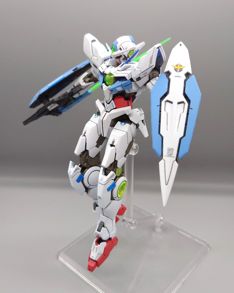 写真とるときに何度か落としてしまって、塗装はげてしまってほんとくやしいです。GNソードが少し重くて持たせると手がぐねってしまったりで、まだまだ改造の甘いところが多いので、今後もがんばっていきたい。