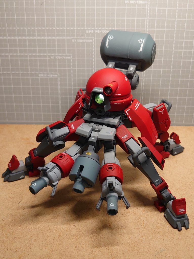 せめてもとヘッドの内部にだけは 電飾いれました。デミトレが発売したときから 可能性を感じてしまって… ちなみに頭は 子供が放置していた オモチャの「モンスターボール」ですw