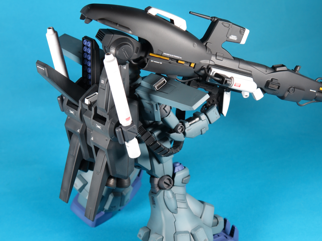 バックパックの取り付けはかなり苦労しました見えないですがリアスカートはNT-1のチョバムアーマーを加工して取り付け