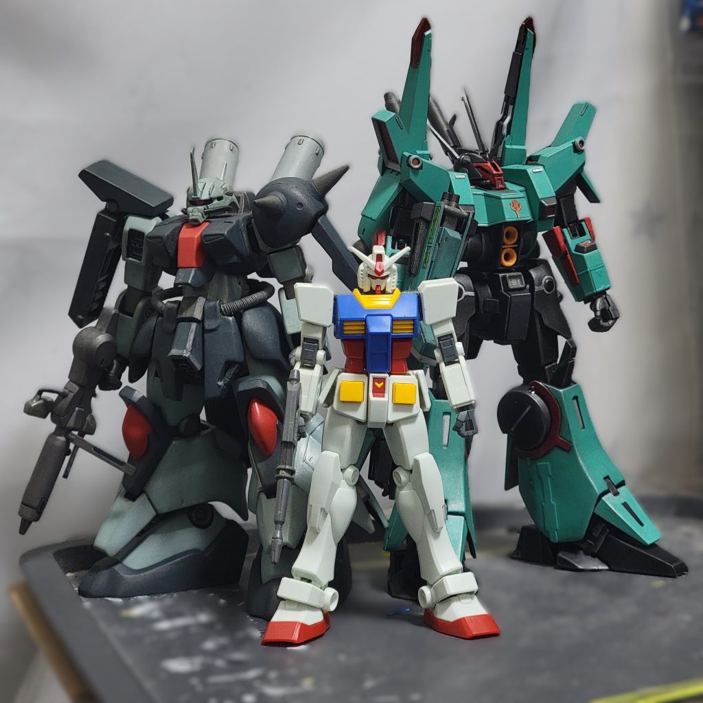 こうやってみると、ZakuIIIは圧倒できなボリューム感があります。DWは背が高いんですね。