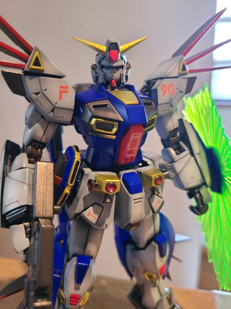 肩のFの字体が、F91 との繋がりを感じさせる。
