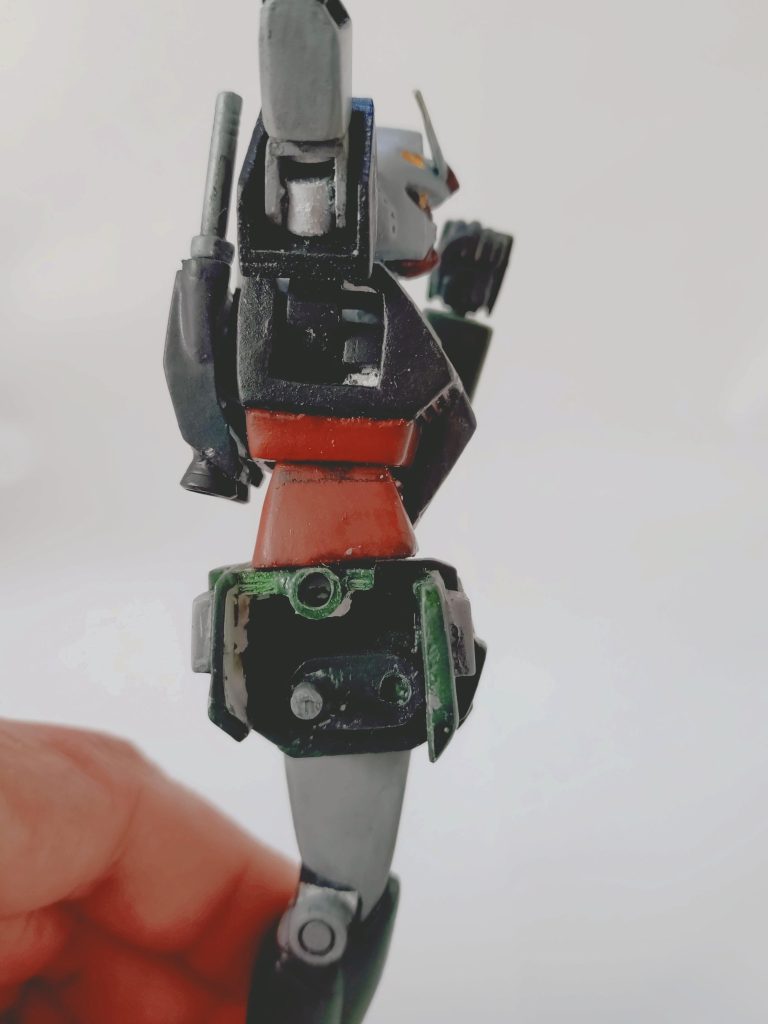 股関節は30mmの構造を真似て、スイング可能な構造としました。これにより…