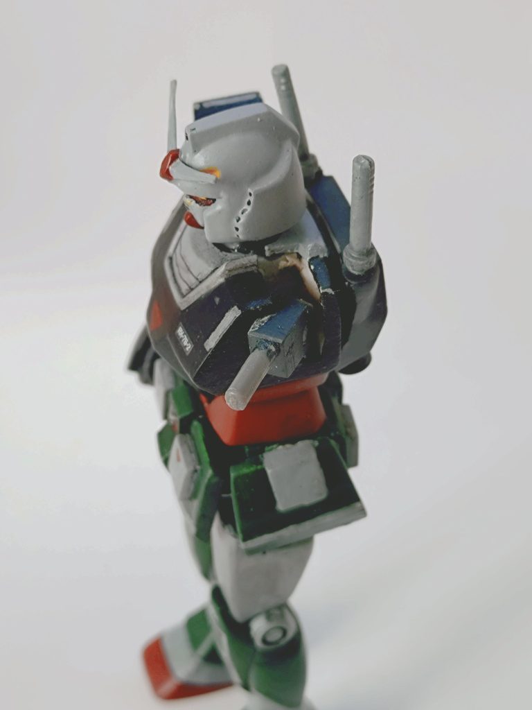 以下、特筆する可動箇所をピックアップします。肩部は跳ね上げ、前方への引き出しが可能な多重構造に挑戦!おかげさまでバラしたり組み付けたりがめちゃめちゃ面倒になりました…