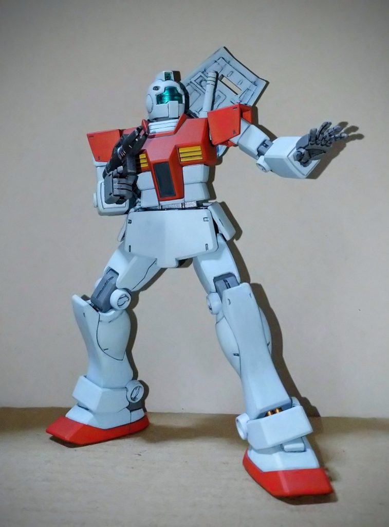 多分、皆さま大好きな完成品の写真のポーズです。(地に足が着いたバージョン)最初に見た時はなんでこんなカッコ悪いポーズを選んだのかセンスを疑いましたが何周もして最高にイカしたポーズだと気づきました。😆頭から離れません。