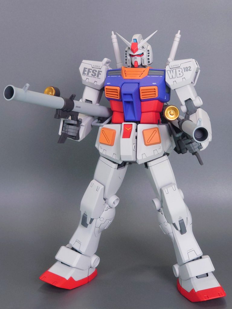 バズーカは2丁製作。スコープはメタリックカラーです。