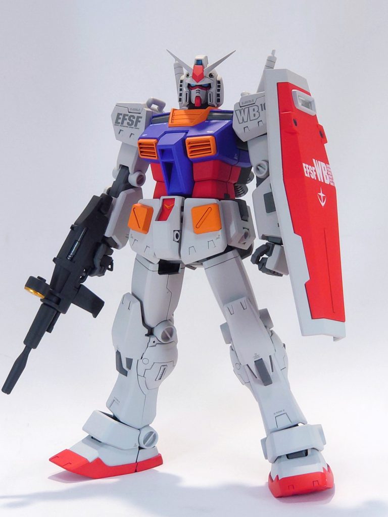 白背景で。肩のデカールはEG用の付録デカール、シールドはVer.3.0用の物です。細かいコーション類はハイキューパーツのデカールを使用してます。