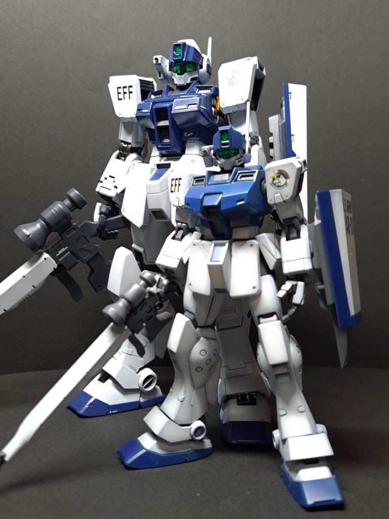 HGとの比較。個人的には膝から下はHGの方が好みです。