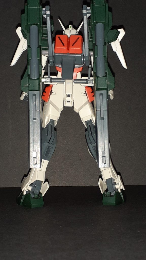 今はいいですが大砲のジョイントパーツが経年でヘタレる可能性も？旧バスターみたいにピンでバックパックに固定できれば違ったのかも。