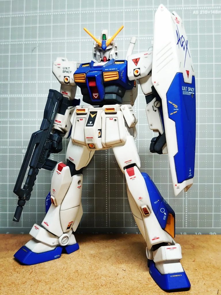 改装は首と腰部の延長だけやりました。デカールは NT用と色々使ってます(貼りすぎです)(´ρ`)