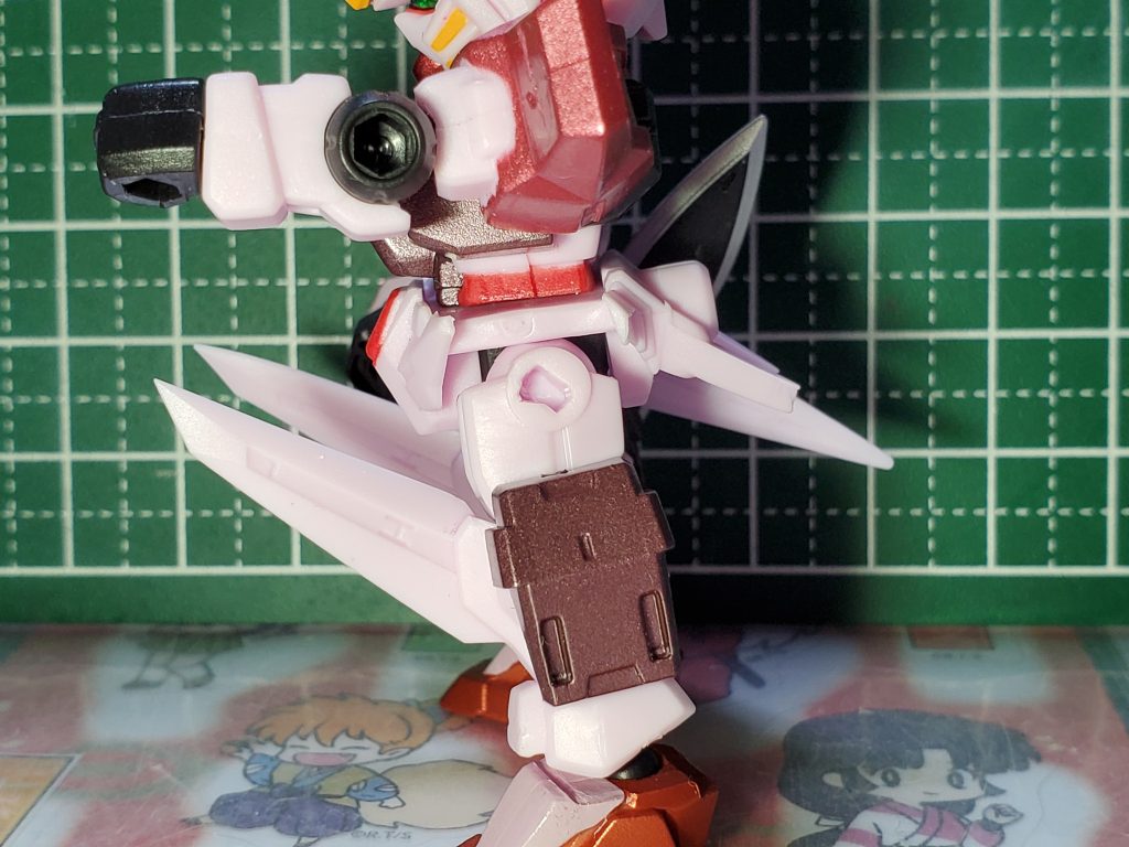 GNロング・ショートブレードのマウント角度が、GNフィールド発生装置に干渉してしまったので、ほんの少し調整しました😊