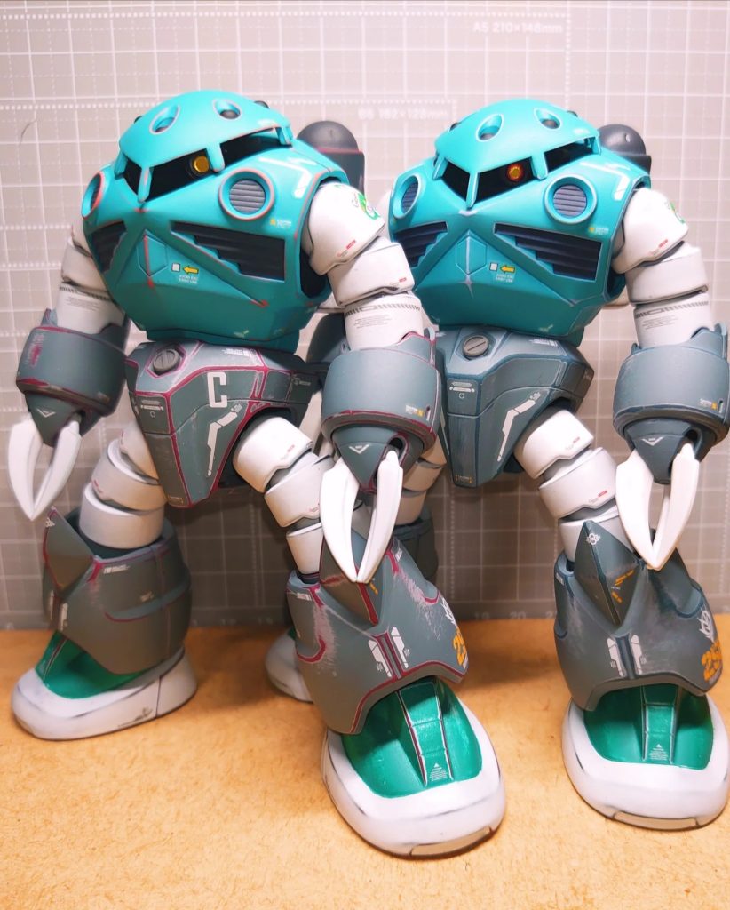 この２体は リユース店でパチ組み品が500円で吊るされていたので 連れ帰りました。(量産カラー×2が良かった…) 