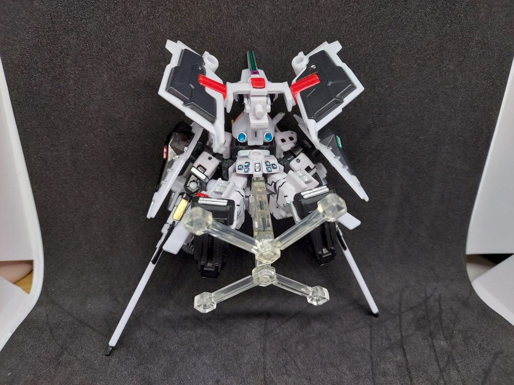 シールドブースターは航空灯もイメージして微妙に色分けしてます